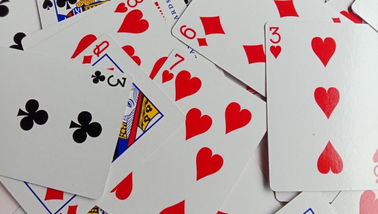 Playing 777 Online Slots for Real Money in UK Online Casinos